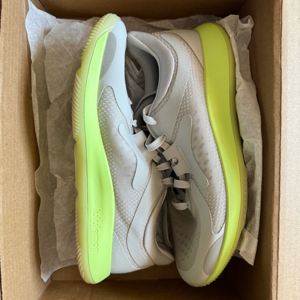 strongfeel training shoe